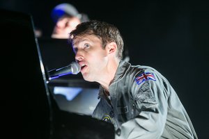 Sunerimęs Jamesas Bluntas kreipėsi į Lietuvos moteris