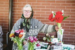 Suradome ir tokių  vietų: gėlių žiedus parduoda už centus