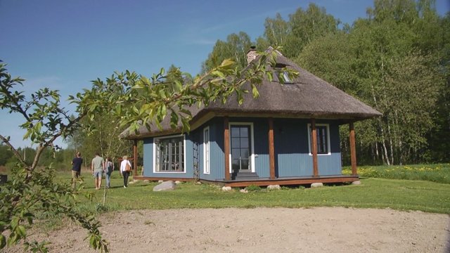 Gyvenimą didmiestyje mieste lietuviai iškeitė į šiaudų namelį: štai, kaip jiems dabar sekasi