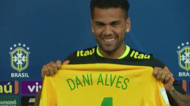 Brazilijos futbolo rinktinė skaičiuoja nuostolius: gynėją Danis Alves pakirto trauma