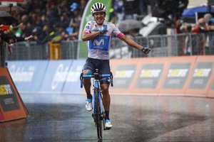 Aštuntąjį „Giro d'Italia“ lenktynių etapą laimėjo R. Carapazas iš Ekvadoro