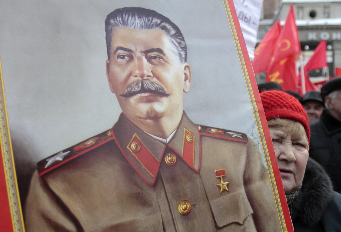  Stalinui iš naujo yra statomi paminklai, teigiama, kad Stalinas sukūrė stiprią valstybę, kad tai buvo pasididžiavimas – taigi kažkuria prasme jis yra reabilituojamas dabar, mano istorikas.<br> Reuters / Scanpix nuotr.