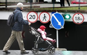 Seime siūlo pataisą, kuri patiks tėvams, susilaukusiems vaikų