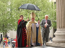 Pareigas pradėjo eiti pirmoji Londono vyskupė moteris