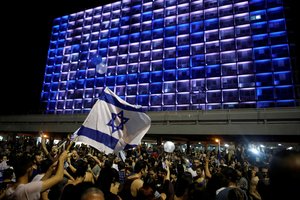 Įvertinkite patys: apie ką dainuoja „Eurovizijos“ nugalėtoja Netta