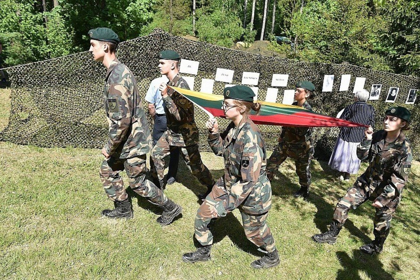 Lazdijų rajone paminėtos 73-osios Kalniškės mūšio metinės.<br> Romo Sadausko-Kvietkevičiaus nuotr.