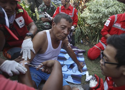 Per savižudžių išpuolius Indonezijos bažnyčiose žuvo 9 žmonės