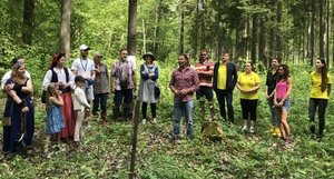 Lietuvoje žmonės pasodino šimtus ąžuolų