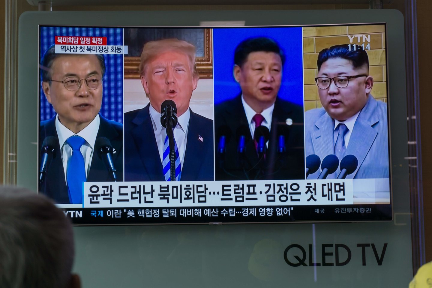  Palydovų padarytos nuotraukos rodo, kad Šiaurės Korėja pradėjo ardyti savo branduolinių bandymų kompleksą, artėjant šalies lyderio Kim Jong Uno ir JAV prezidento Donaldo Trumpo istoriniam susitikimui, antradienį pranešė viena padėtį Korėjos pusiasalyje stebinti amerikiečių organizacija.<br> AFP/Scanpix nuotr.