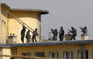 Talibanas atakuoja Faros miestą Afganistano vakaruose