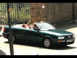 Didelį šurmulį sukėlęs princesės Dianos „Audi“ parduodamas ypatingą dieną