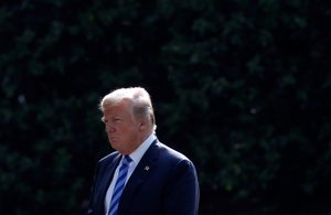 Donaldo Trumpo sprendimus ir toliau lydi kraujo klanas