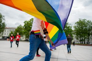 LGBT situacija Lietuvoje dviprasmiška: rodikliai gerėja, bet patyčias patiria kas antras