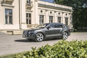 Lietuvoje jau galima pamatyti naująjį „Bentley Bentayga“ su V8 varikliu