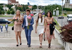 Tėvai pasipiktinę: už išleistuves moka šimtus, dalis pinigų nukeliauja kitu adresu