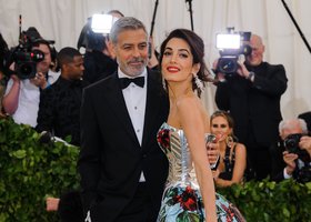 Arogantiškas Amal Clooney poelgis sukėlė pykčio audras 