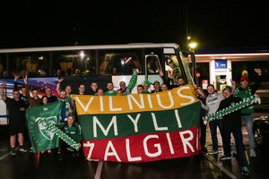 Kelionės vargai nebaisūs – į Belgradą autobusais rieda „Žalgirio“ sirgaliai  