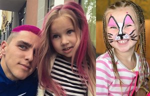 Staigmena tėčiui: Donato Montvydo dukra Adelė pasipuošė rožinėmis sruogomis