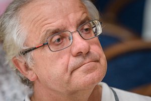 Du šimtai studentų prašo palikti esamose pareigose prof. Vytautą Radžvilą