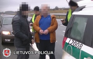 Klaipėdoje prieš teismą stos Anglijos vištų gaudytojų prievaizdas