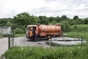 Lentvariškiai pavasariu nesidžiaugia: „Kvėpuojame fekalijų kvapu“