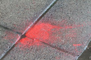 Vandalizmas Zarasų r: chuliganas niokojo bažnyčios fasadus ir koplytstulpius