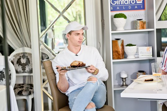 „X Faktoriaus“ nugalėtojas Dovydas Laukys prakalbo apie pramogų pasaulio pavojus