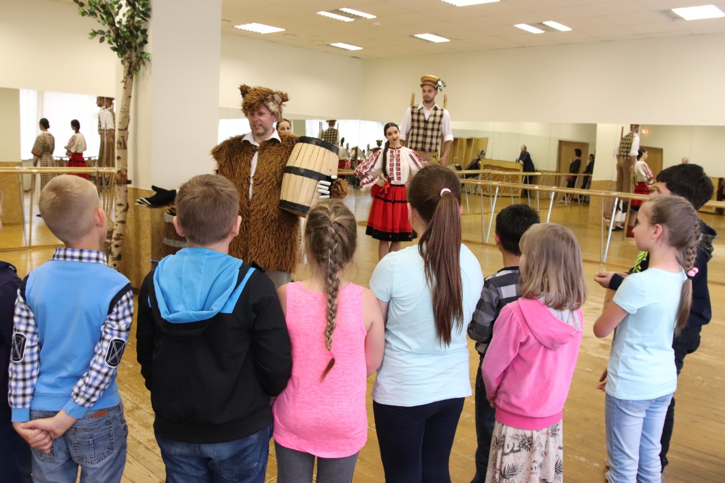 Valstybinis dainų ir šokių ansamblis „Lietuva“ parengė interaktyvią kelionę vaikams per kunigaikščio Gedimino Vilnių.