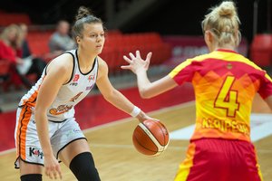 „Kibirkštis“ pratęsė sutartį su gynėja Justina Kraujūnaite