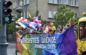 Vilniaus gatvėmis vėl riedėjo spalvingasis „Vaivorykštės autobusas“