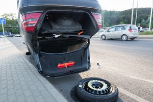 Įvardijo, kas kaltas, kad didėja vairuotojų draudimo kaina: siūlo negailestingai bausti