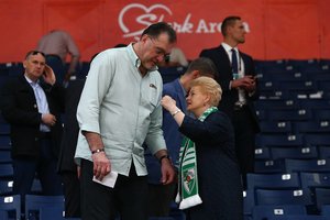 „Štark“ arenoje – šilta „Žalgirio“ sirgalių ir Dalios Grybauskaitės akimirka