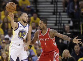 „Warriors“ su trenksmu grįžo į namų areną: nepaliko jokių vilčių „Rockets“ ekipai