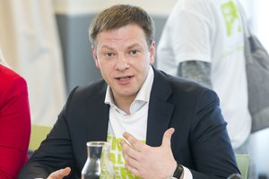 Ramina dėl augsiančių mokesčių – pirma liepė susitvarkyti valstybei