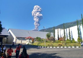 Vėl išsiveržė aktyviausias Indonezijos ugnikalnis