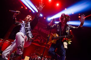 Lyg pirtyje: Vilniuje siautė energingieji Niujorko pankai „Gogol Bordello“