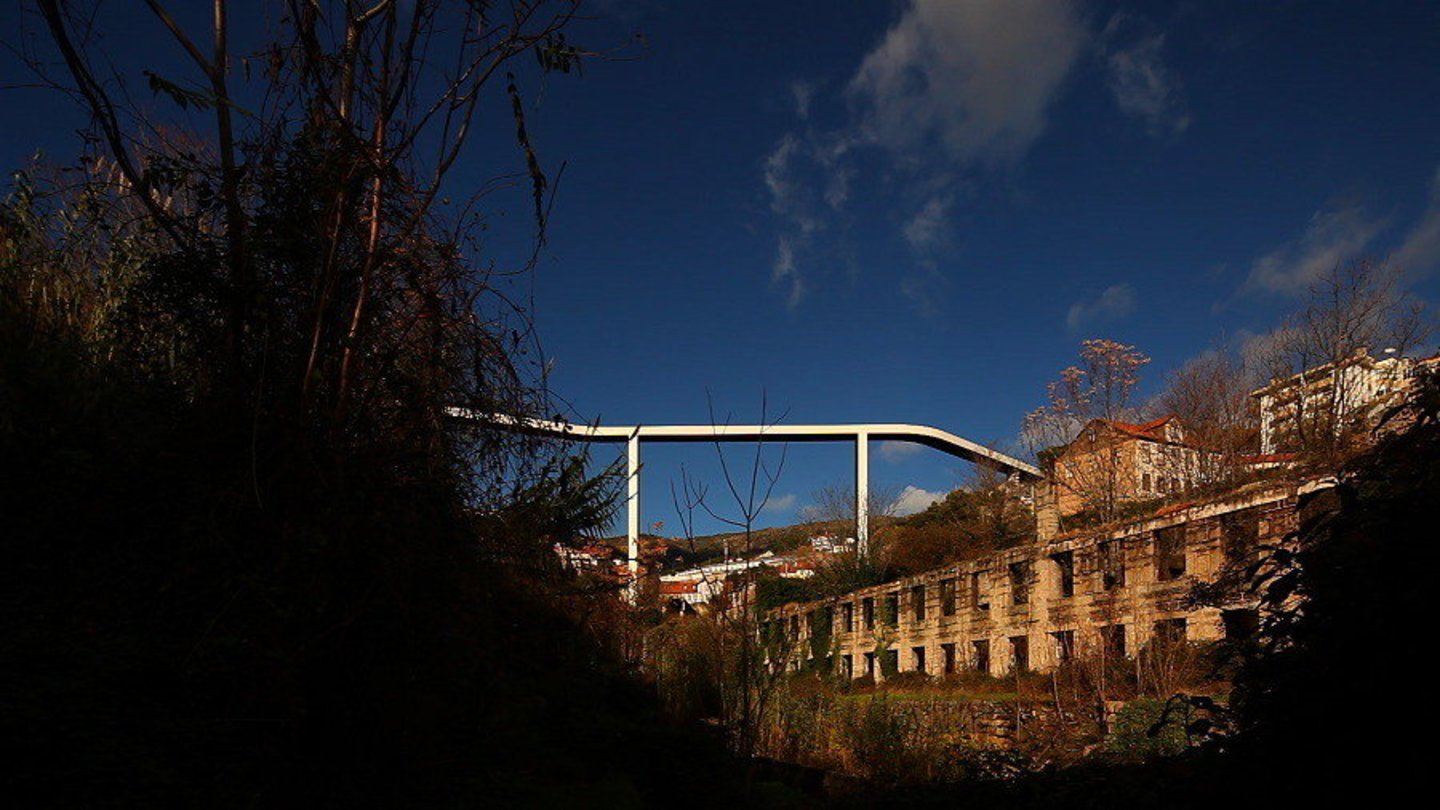  Pėsčiųjų tiltas Portugalijoje, Koviljane.<br> Archdaily.com nuotr.
