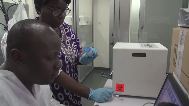 Siekiant stabdyti ebolos virusą pradėta vakcinacija