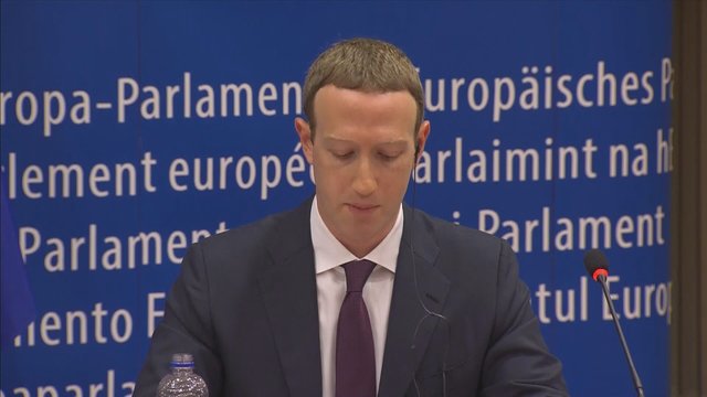Markas Zuckerbergas atsiprašė už „Facebook“ duomenų nutekinimą