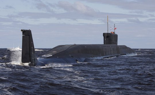 Iš Rusijos povandeninio laivo per bandymą paleistos keturios raketos „Bulava“