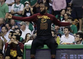 „Celtics“ namie per galingas „Cavaliers“ armijai: Bostonas per žingsnį nuo triumfo