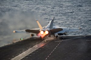 Žiniasklaida: JAV koalicijos aviacija smogė taikiniams Sirijoje