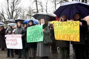 Mokytojai lieka nežinioje: Seimas vėl nukėlė etatinio darbo apmokėjimo pataisas
