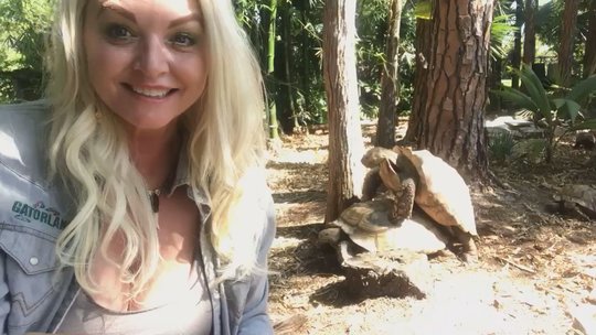 Merginos įrašą sutrukdė aistringos porelės akimirkos garsai