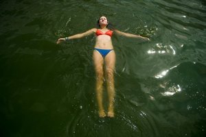 Pasiruoškite maudynėms: vandens telkinių temperatūra – kaip vasarą