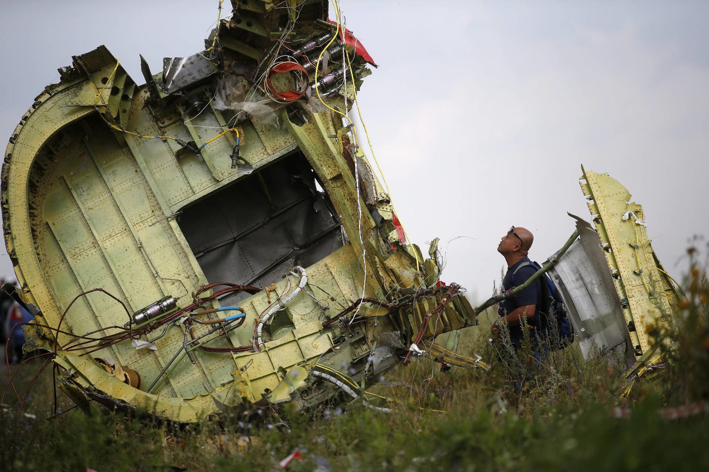 Tarptautinė tyrėjų grupė nustatė, kad oro bendrovės „Malaysian Airlines“ reiso MH17 lėktuvas buvo numuštas Rusijoje pagaminto zenitinio komplekso „Buk“ raketa.<br>„Reuters“/„Scanpix“ nuotr.