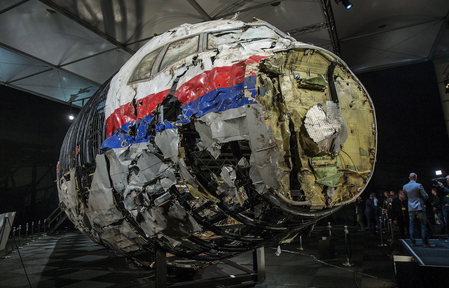 Tarptautinė tyrėjų grupė nustatė, kad oro bendrovės „Malaysian Airlines“ reiso MH17 lėktuvas buvo numuštas Rusijoje pagaminto zenitinio komplekso „Buk“ raketa.<br>„Reuters“/“Scanpix“ nuotr.