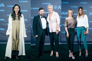 Žinomi žmonės vakarą leido automobilių švaros centre