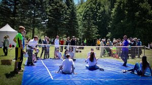 Olimpinė diena: stalo tenisas aklinoje tamsoje, krepšinis ir tinklinis sėdint