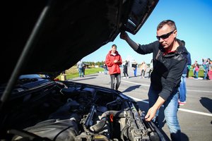 4 svarbiausi patarimai vairuotojams, kaip susidoroti su vasaros iššūkiais